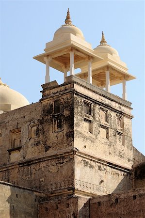 simsearch:400-05006924,k - India Jaipur Amber fort white stone for this defensive tower Photographie de stock - Aubaine LD & Abonnement, Code: 400-05006920