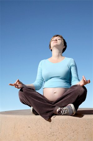simsearch:400-08529613,k - A Pregnant young woman exercising outdoors Stock Photo - Budget Royalty-Free & Subscription, Code: 400-05008283
