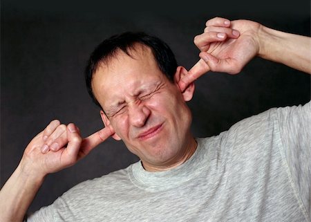 simsearch:694-03333054,k - A very stressed man blocking out noise with his ears. Foto de stock - Super Valor sin royalties y Suscripción, Código: 400-05009325
