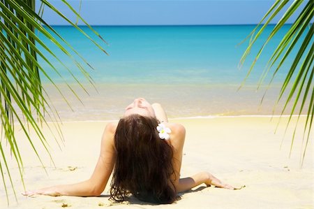 simsearch:400-04021231,k - view of a nice  young female in tropical environment Stockbilder - Microstock & Abonnement, Bildnummer: 400-05009649