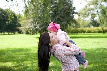 simsearch:400-08787277,k - happy family playing in park Stock Photo - Budget Royalty-Free & Subscription, Code: 400-05000102