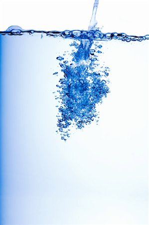 simsearch:400-04530350,k - A water wave splash Stockbilder - Microstock & Abonnement, Bildnummer: 400-05000957