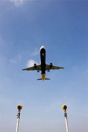 twin engine jet on approach to land Stock Photo - Budget Royalty-Free & Subscription, Code: 400-05001254