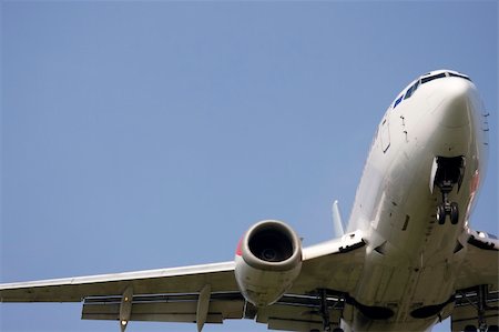 twin engine jet on approach to land Stock Photo - Budget Royalty-Free & Subscription, Code: 400-05001251