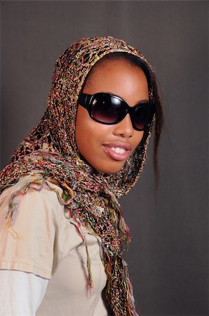 simsearch:400-04542798,k - Portrait of young african american fashion woman Foto de stock - Super Valor sin royalties y Suscripción, Código: 400-05002246