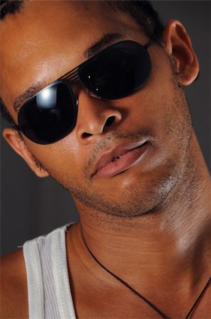 simsearch:400-04163139,k - Portrait of young trendy african man with sunglasses Photographie de stock - Aubaine LD & Abonnement, Code: 400-05002252