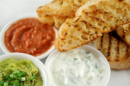 simsearch:400-04613511,k - Delicious and colorful trio of dips with grilled Turkish bread. Fotografie stock - Microstock e Abbonamento, Codice: 400-05002840