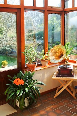 fauchen - conservatory tables chairs plants room in house next to garden Stockbilder - Microstock & Abonnement, Bildnummer: 400-05014154