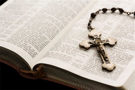 simsearch:400-05080477,k - Rosary with crucifix lying on open Bible. Stock Photo - Budget Royalty-Free & Subscription, Code: 400-05014153