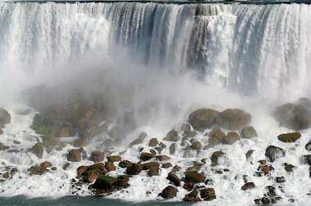 simsearch:400-07919399,k - The American falls in Niagara Falls, New York. Photographie de stock - Aubaine LD & Abonnement, Code: 400-05014432