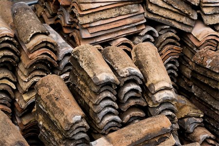 Stack of old building tiles ready to be used. Photographie de stock - Aubaine LD & Abonnement, Code: 400-05015119