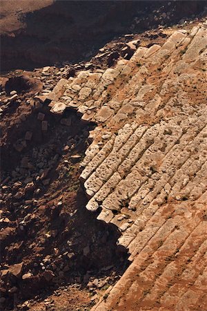 simsearch:400-03948680,k - Aerial of deteriorating rock cliff in high desert of Utah, USA. Foto de stock - Super Valor sin royalties y Suscripción, Código: 400-05015184