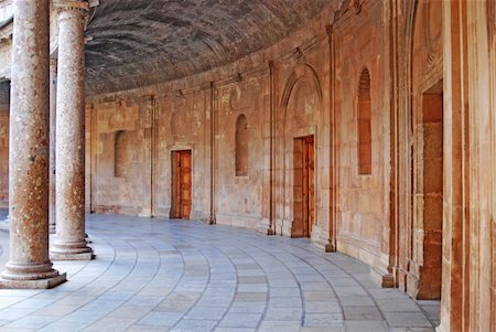 simsearch:400-05684394,k - Circular walkway in the Central Courtyard at the Alhambra in Granada Spain. Foto de stock - Royalty-Free Super Valor e Assinatura, Número: 400-05015826