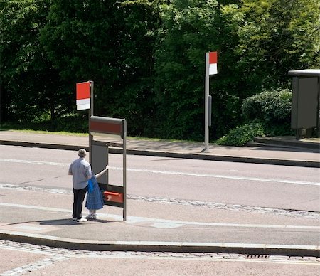 davidmartyn (artist) - man and young girl waiting at bus stop Photographie de stock - Aubaine LD & Abonnement, Code: 400-05015900