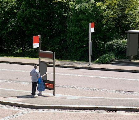 davidmartyn (artist) - man and young girl waiting at bus stop Foto de stock - Super Valor sin royalties y Suscripción, Código: 400-05015900