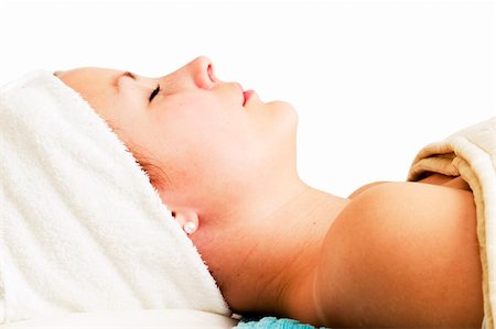 simsearch:400-03951218,k - Relaxing during a facial treatment at a beauty spa. Foto de stock - Royalty-Free Super Valor e Assinatura, Número: 400-05015917