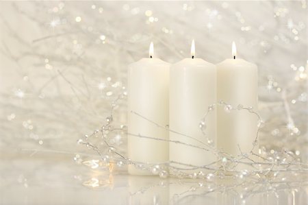 simsearch:400-05674130,k - Three white candles with shimmering background for the holidays Foto de stock - Royalty-Free Super Valor e Assinatura, Número: 400-05016034