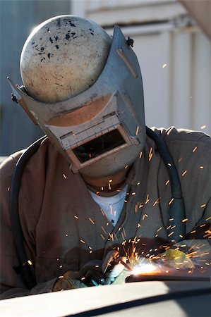 simsearch:632-03500560,k - welder at shipyard working on steel project Photographie de stock - Aubaine LD & Abonnement, Code: 400-05016854