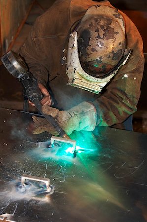simsearch:632-03500560,k - welder at shipyard working Photographie de stock - Aubaine LD & Abonnement, Code: 400-05016856