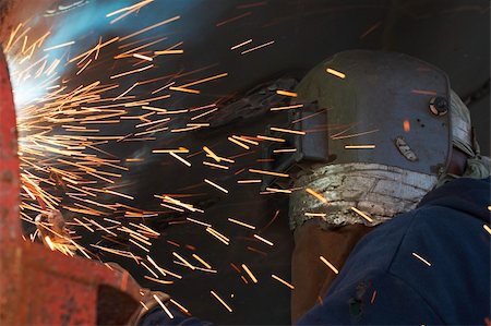 simsearch:632-03500560,k - welder at shipyard working Photographie de stock - Aubaine LD & Abonnement, Code: 400-05016871