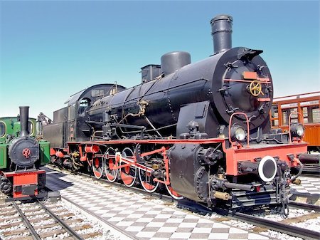 simsearch:400-05295637,k - Small and big locomotive train on the tracks Photographie de stock - Aubaine LD & Abonnement, Code: 400-05016932