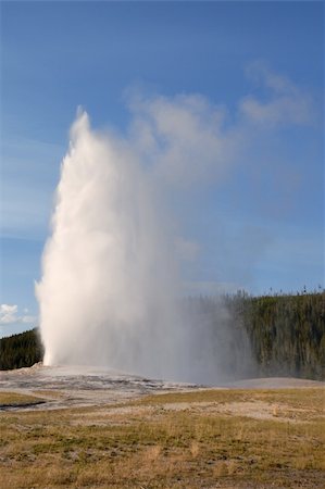 Old Faithful Geyser. Yellowstone NP Photographie de stock - Aubaine LD & Abonnement, Code: 400-05017185