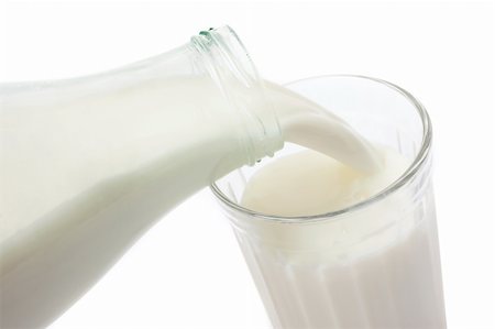 simsearch:400-04499805,k - Fresh milk pouring from the glass bottle to the glass Photographie de stock - Aubaine LD & Abonnement, Code: 400-05017633