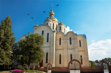 simsearch:400-09221403,k - The largest in Ukraine Orthodox St. Archangel Michael's Cathedral situated in Cherkassy city. Photographie de stock - Aubaine LD & Abonnement, Code: 400-05018605