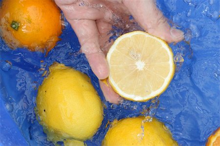 simsearch:400-03966401,k - Oranges and lemons in water Stock Photo - Budget Royalty-Free & Subscription, Code: 400-05019242