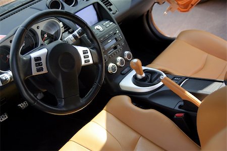 simsearch:400-03972245,k - Modern sport car interior: brown wood and leather Photographie de stock - Aubaine LD & Abonnement, Code: 400-05019302