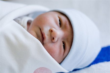 cute newborn baby boy Foto de stock - Super Valor sin royalties y Suscripción, Código: 400-05010124