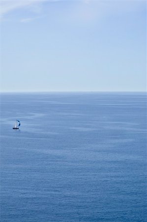single boat on the sea Photographie de stock - Aubaine LD & Abonnement, Code: 400-05010964