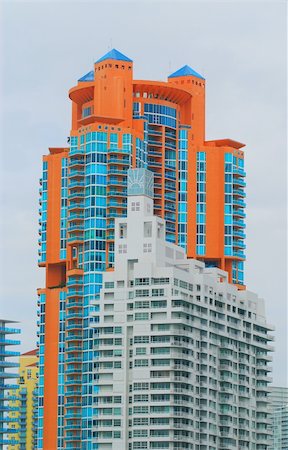 simsearch:400-04944176,k - Luxury condominiums on Miami Beach Fotografie stock - Microstock e Abbonamento, Codice: 400-05011321