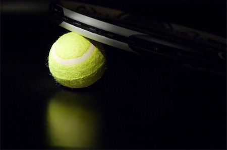 Tennis ball with racket Foto de stock - Super Valor sin royalties y Suscripción, Código: 400-05011445