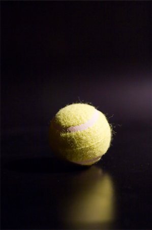Tennis ball with racket Foto de stock - Super Valor sin royalties y Suscripción, Código: 400-05011443