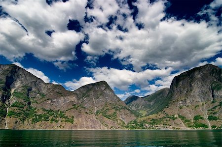 sognefjord - Fjord Scenic from the pass between Aurlandsfjord and naeroyfjord (nærøyfjord), in Sognefjord, Norway Foto de stock - Super Valor sin royalties y Suscripción, Código: 400-05011478