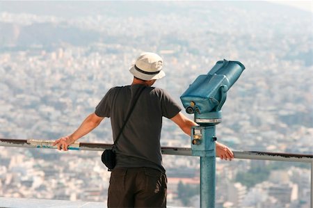 simsearch:400-04685090,k - man tourist watching the view of athens from the top of lycabetus Foto de stock - Royalty-Free Super Valor e Assinatura, Número: 400-05012571