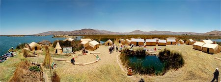 A panaramic view of one of the floating reed islands on Lake Titicaca Foto de stock - Super Valor sin royalties y Suscripción, Código: 400-05012762