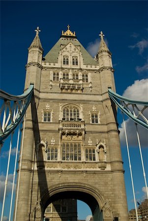 simsearch:400-07298271,k - London tower bridge with blue sky background Photographie de stock - Aubaine LD & Abonnement, Code: 400-05013244