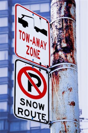 No parking snow route, tow away zone Photographie de stock - Aubaine LD & Abonnement, Code: 400-05013583