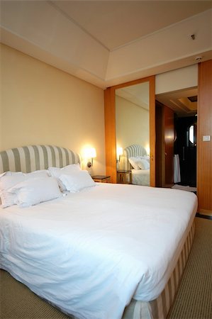 A warm and cosy bedroom during vacation Fotografie stock - Microstock e Abbonamento, Codice: 400-05013916
