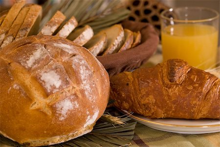 simsearch:400-03932840,k - assortment of baked bread Stock Photo - Budget Royalty-Free & Subscription, Code: 400-05024529