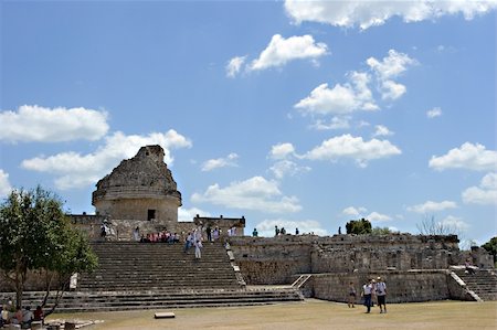 simsearch:400-05024773,k - Mayan heritage in Chichen Itza, - The Observatory El Caracol (Fragment) on the blue sky, Yucatan, Mexico Foto de stock - Royalty-Free Super Valor e Assinatura, Número: 400-05024769