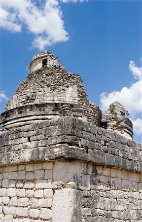 Mayan heritage in Chichen Itza, - the wall of Observatory El Caracol (Fragment) on the blue sky, Yucatan, Mexico. Foto de stock - Royalty-Free Super Valor e Assinatura, Número: 400-05024771