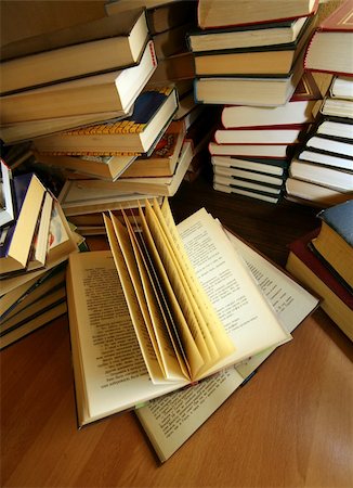 Many old books combined by a heap Photographie de stock - Aubaine LD & Abonnement, Code: 400-05025232