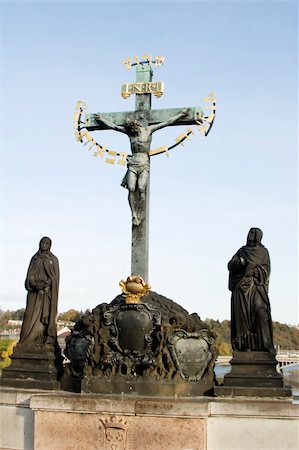 simsearch:400-05703788,k - Statue on the Charles Bridge of Christ on the cross, Prague, Czech Republic Stockbilder - Microstock & Abonnement, Bildnummer: 400-05025699