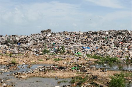 simsearch:400-04736015,k - Illegal dumping can be a big problem for many countries. It causes water pollution and a terrible smell Photographie de stock - Aubaine LD & Abonnement, Code: 400-05026517
