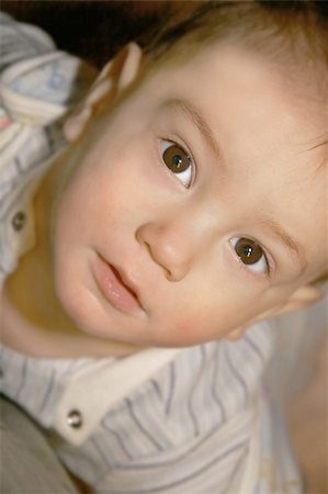 simsearch:400-08835171,k - close up portrait of a baby looking up Photographie de stock - Aubaine LD & Abonnement, Code: 400-05026953