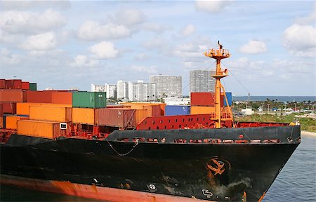 simsearch:400-06093379,k - Freight on a ship entering a harbor Stock Photo - Budget Royalty-Free & Subscription, Code: 400-05027431