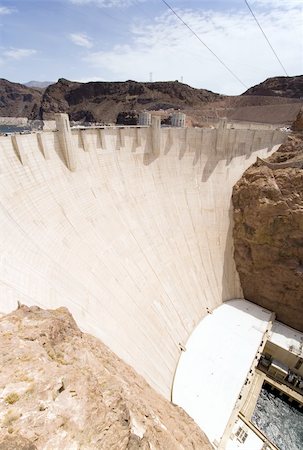 simsearch:400-05156440,k - Wide angle view of Hoover Dam on the Nevada/Arizona border. Photographie de stock - Aubaine LD & Abonnement, Code: 400-05028279